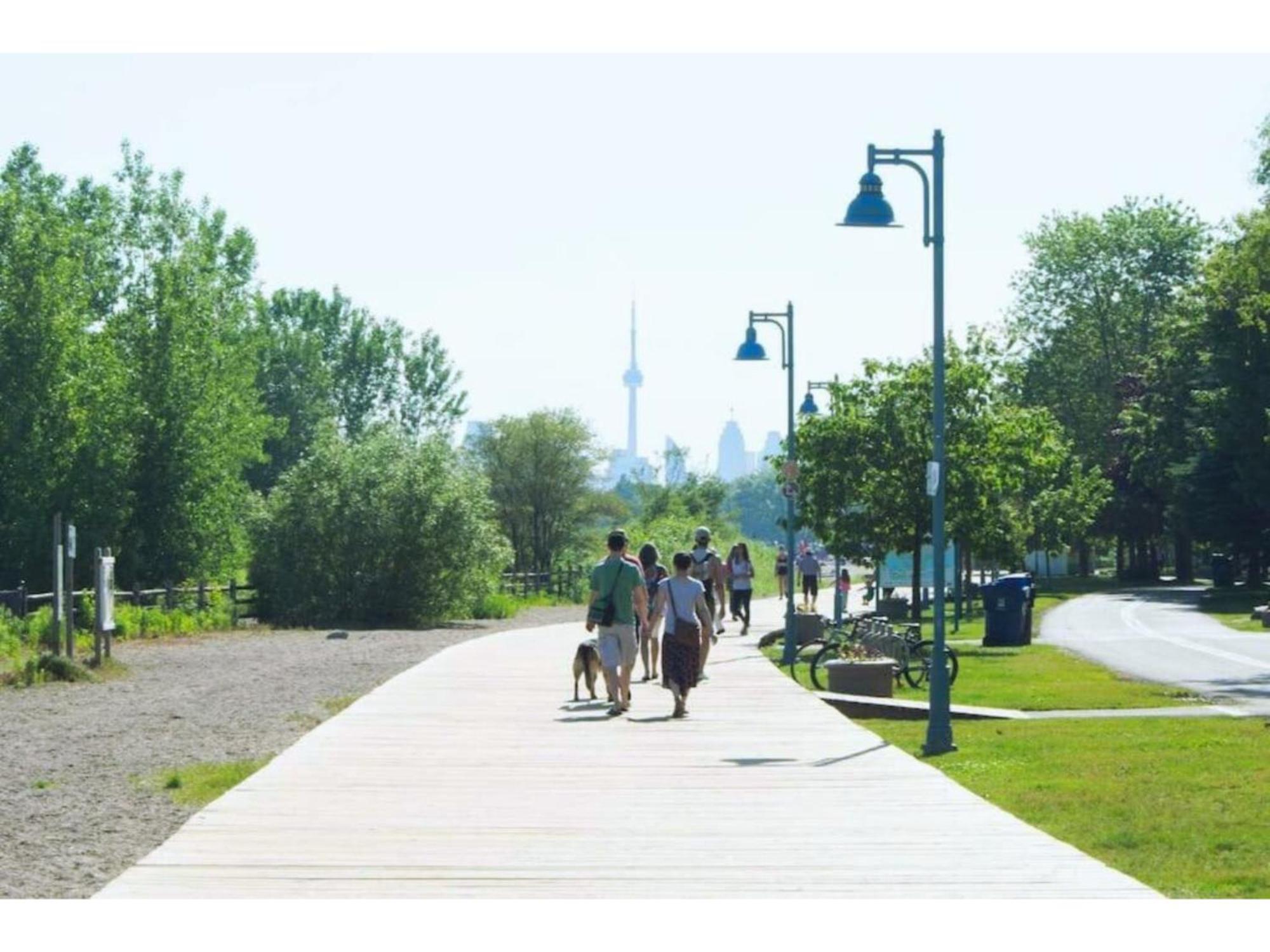 Lovely Leslieville, Exploring Nature In The City Toronto Exterior foto